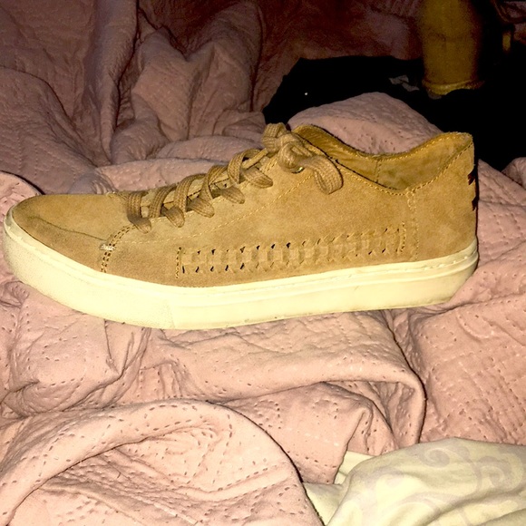 Women’s size 6 TOMS - Picture 1 of 3